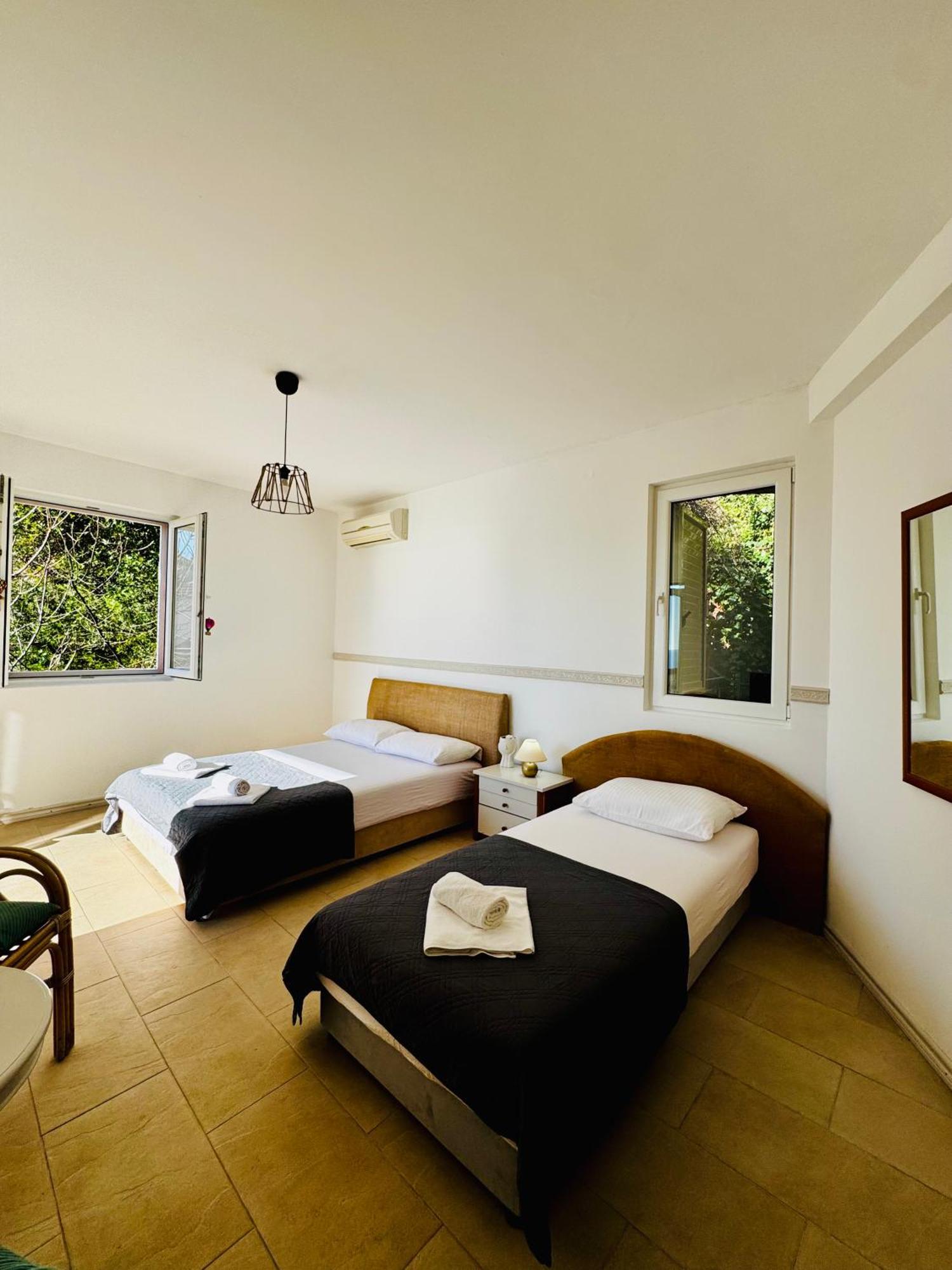 Budva Felix Suites Esterno foto