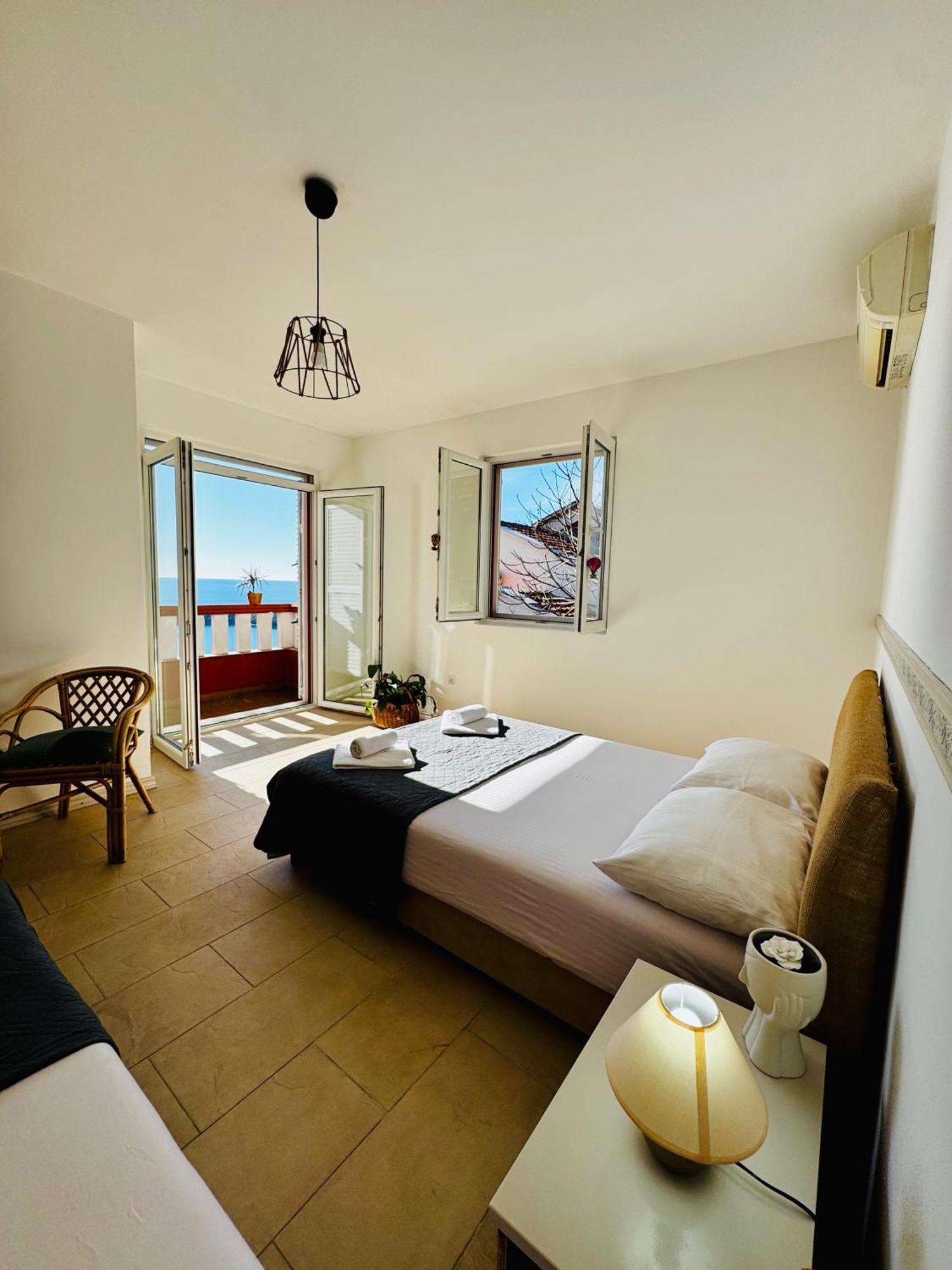 Budva Felix Suites Esterno foto