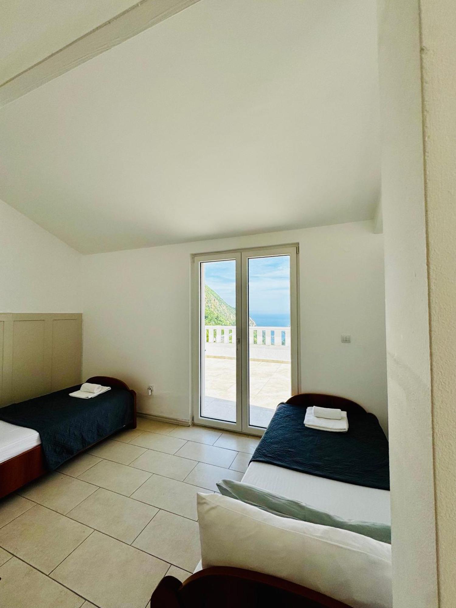 Budva Felix Suites Esterno foto
