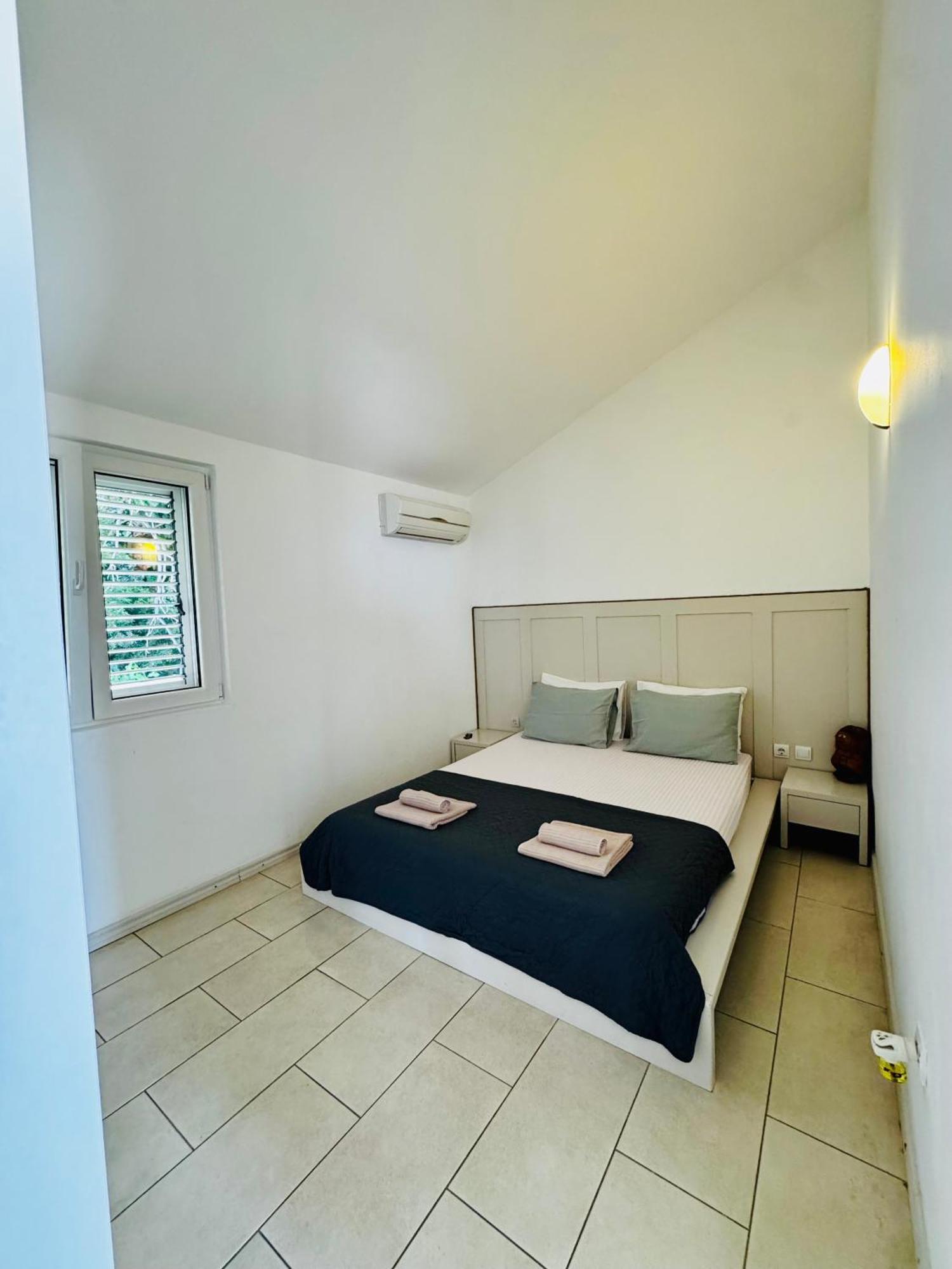 Budva Felix Suites Esterno foto